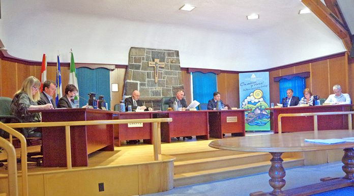 Deux-Montagnes mayor and council applauded for response to floods Deux-Montagnes mayor and council applauded for response to floods