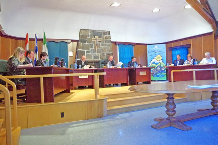Deux-Montagnes mayor and council applauded for response to floods Deux-Montagnes mayor and council applauded for response to floods