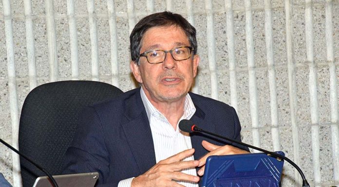 Mayor Westram expresses confidence in D-G Guy Benedetti Mayor Westram expresses confidence in D-G Guy Benedetti