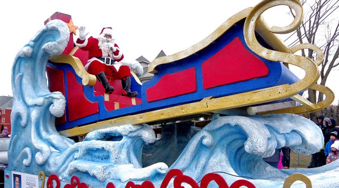 Record crowds attend Deux-Montagnes Santa Claus Parade Record crowds attend Deux-Montagnes Santa Claus Parade