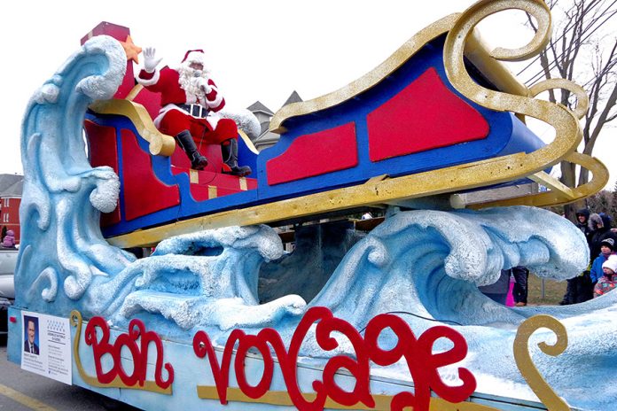 Record crowds attend Deux-Montagnes Santa Claus Parade Record crowds attend Deux-Montagnes Santa Claus Parade