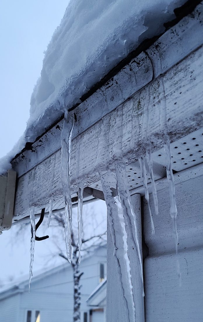 When is it time to remove snow from your roof?