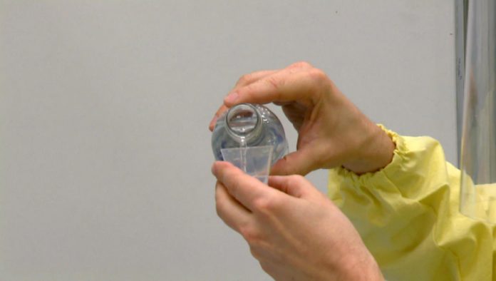 The COVID-19 gargle test is now available in the Laurentians