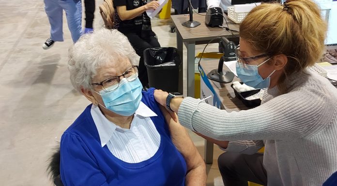 COVID vaccinations in Deux Montagnes