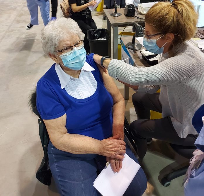 COVID vaccinations in Deux Montagnes