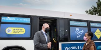 VacciBUS gets a ministerial visit!