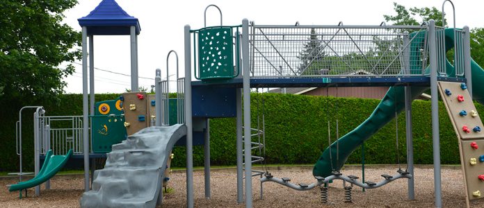 Guy-Blanchard Park: The new play modules are ready to welcome Teresian children!