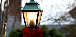 Sainte-Thérèse dresses flashy for the holidays!