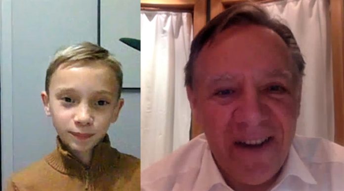 François Legault congratulates the first child to be vaccinated in Quebec