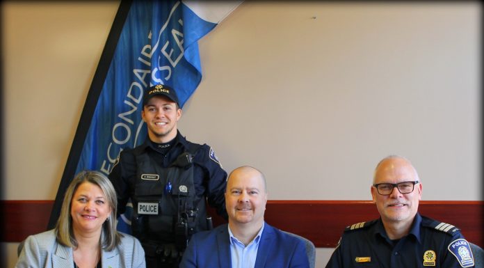 A police officer at Jean-Jacques-Rousseau school in Boisbriand