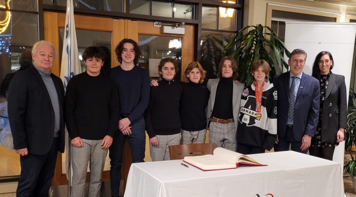 Six Athletes Sign Rosemère’s Golden Book