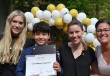 Blainville mayor announces renewal of scholarships and awards for graduating students