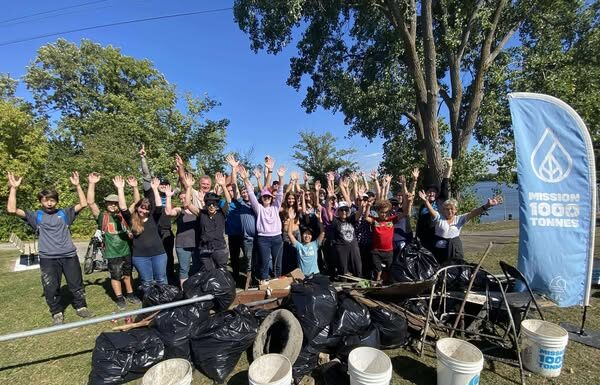 Deux-Montagnes volunteers pull 742 lbs of trash from local shoreline in “Grand nettoyage riverain”