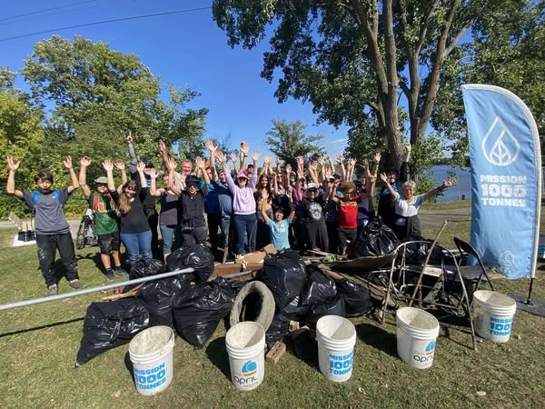 Deux-Montagnes volunteers pull 742 lbs of trash from local shoreline in “Grand nettoyage riverain”