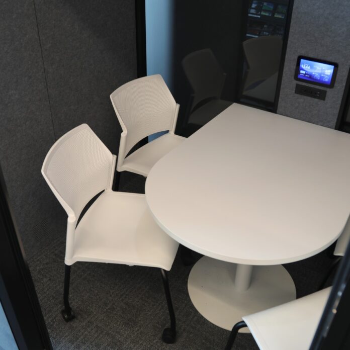 Blainville library expands flexible study options with bookable work rooms and cabins